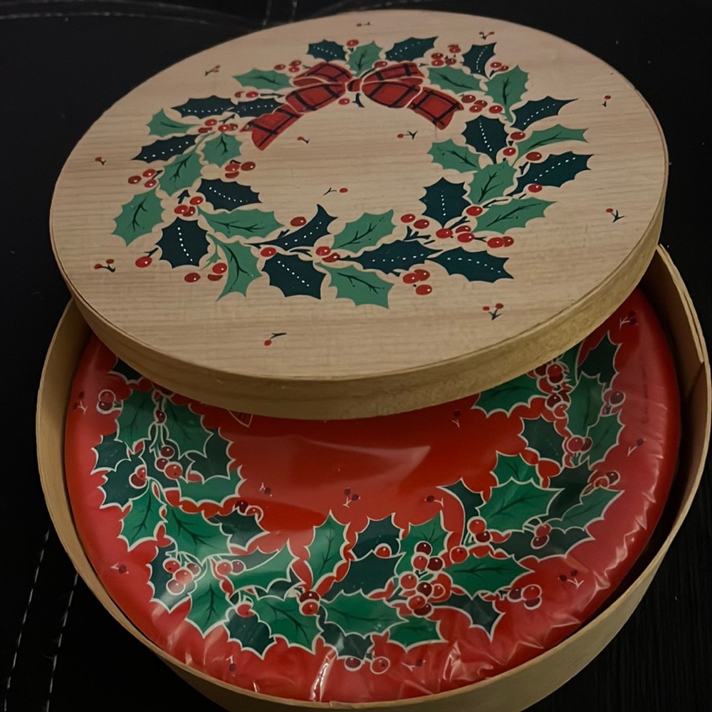 Vintage 1986 Hallmark Paper dessert plates and matching storage box